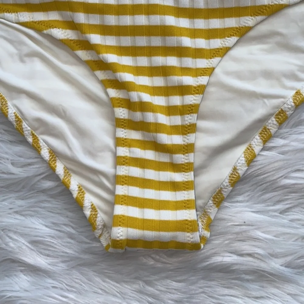 SOLID & STRIPED 16 mustard tags